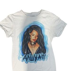 Aaliyah Graphic White Women's Tee Small (A273)